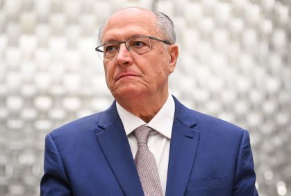 Alckmin defende "taxa das blusinhas" em meio a divisão no governo
