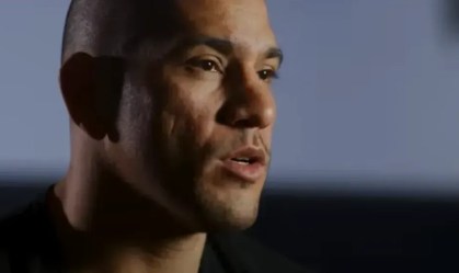 Poatan diz em qual condição lutou quando perdeu cinturão do UFC: "Nem 50%"
