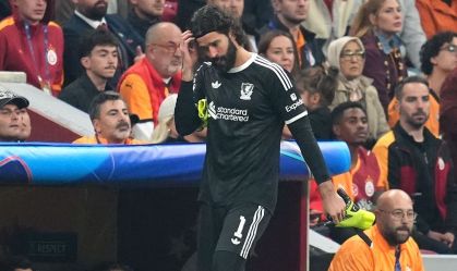 Alisson desfalca Liverpool até depois da Data Fifa de novembro, diz Slot
