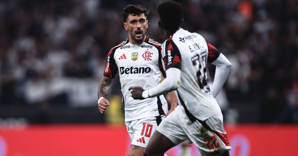 Yuri Alberto perde pênalti, Flamengo marca no fim e vence Corinthians