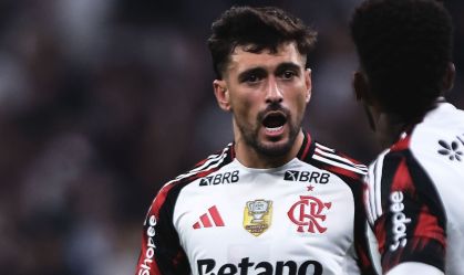 Arrascaeta comemora durante Corinthians x Flamengo