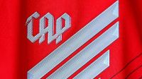 Athletico-PR suspende adereços da torcida organizada após agressão em jogo