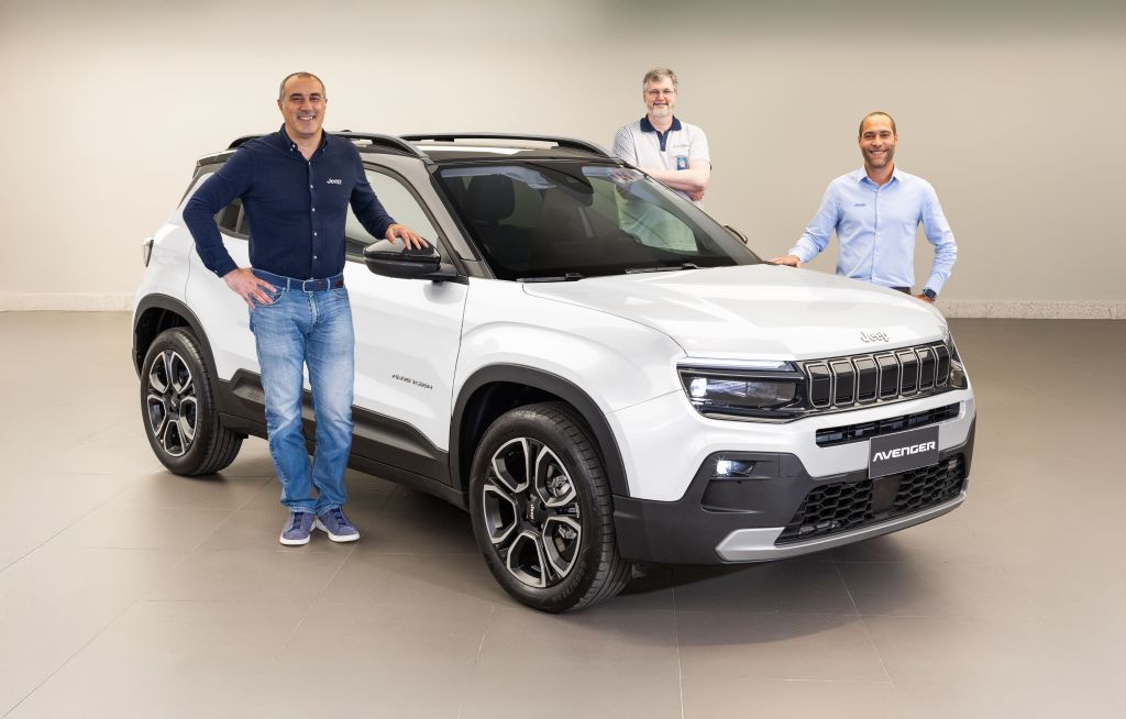 Emanuele Cappellano, presidente da Stellantis América do Sul (E) e Hugo Domingues, VP da Jeep na Região: Avenger será feito no RJ