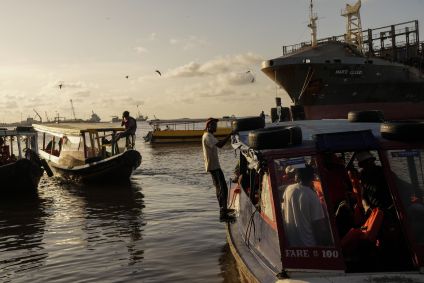 Barcos atracam no Mercado Stabroek em Georgetown, na Guiana