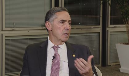 Ministro Luís Roberto Barroso em entrevista à CNN