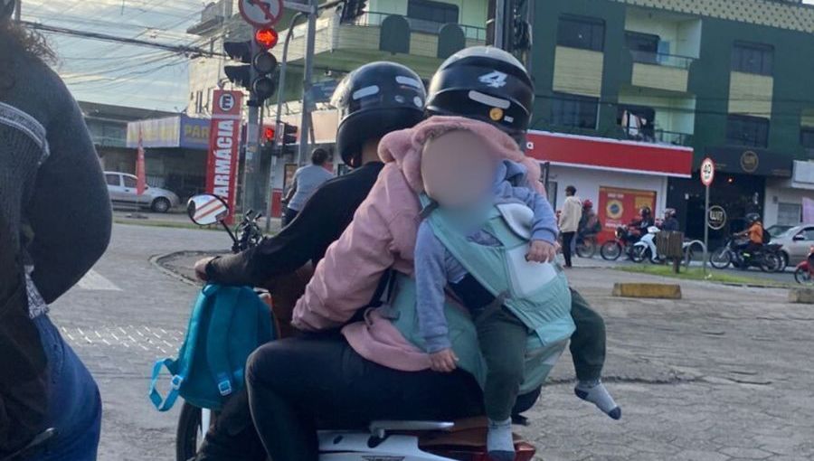 BEBE PENDURADO MOTO