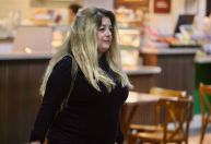 Regininha Poltergeist, musa dos anos 1990, faz rara aparição; veja