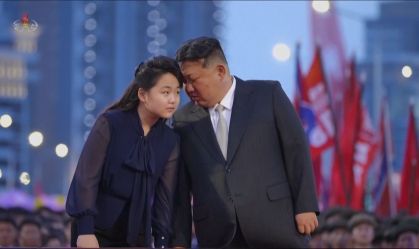 Líder da Coreia do Norte, Kim Jong-un, junto a filha