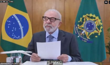 Lula critica "chantagem tarifária" em cúpula virtual do Brics