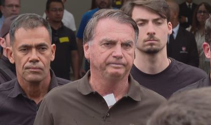 Médico de Bolsonaro segue para Brasília após internação de ex-presidente