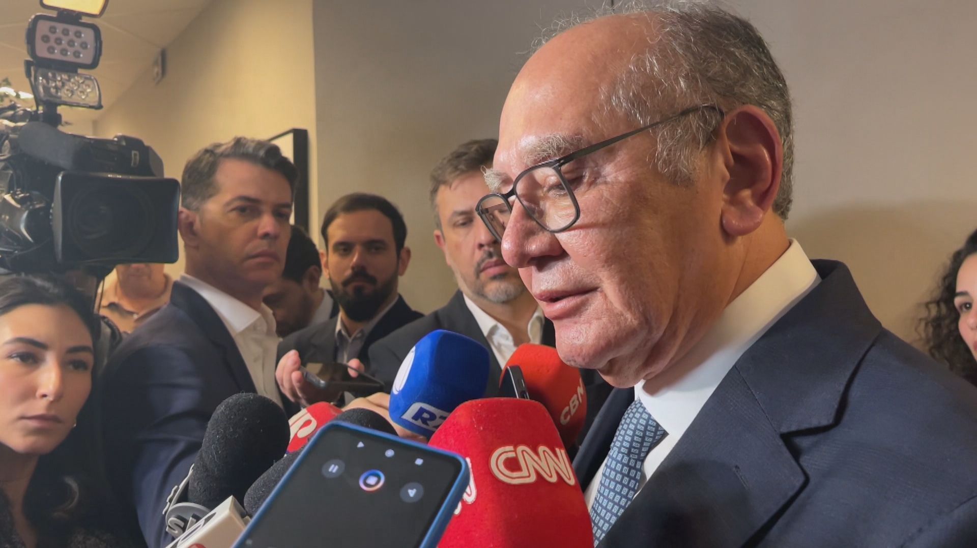Ministro do Supremo Tribunal Federal (STF) Gilmar Mendes após evento do Instituto Brasileiro de Ensino, Desenvolvimento e Pesquisa (IDP), em São Paulo, 15 de setembro de 2025
