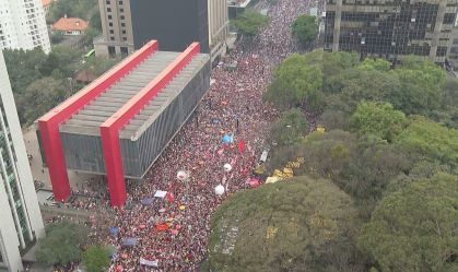 Direita reage a atos relembrando Lei da Anistia e com críticas a artistas