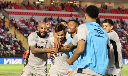 Série B: Com reta final maluca, Athletico-PR bate Botafogo-SP e cola no G4