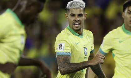Bruno Guimarães durante partida do Brasil
