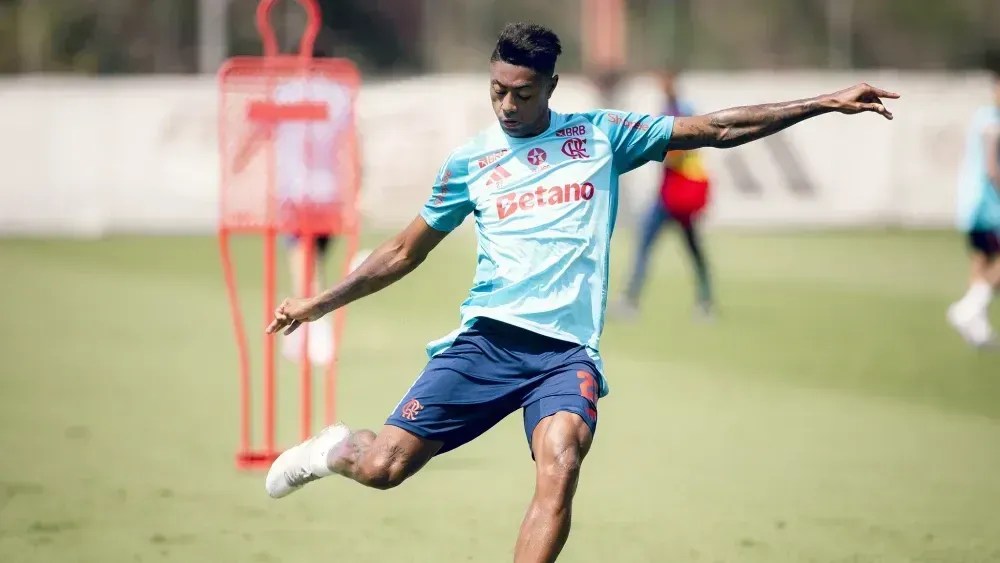 Bruno Henrique está apto a defender o Flamengo por conta de efeito suspensivo