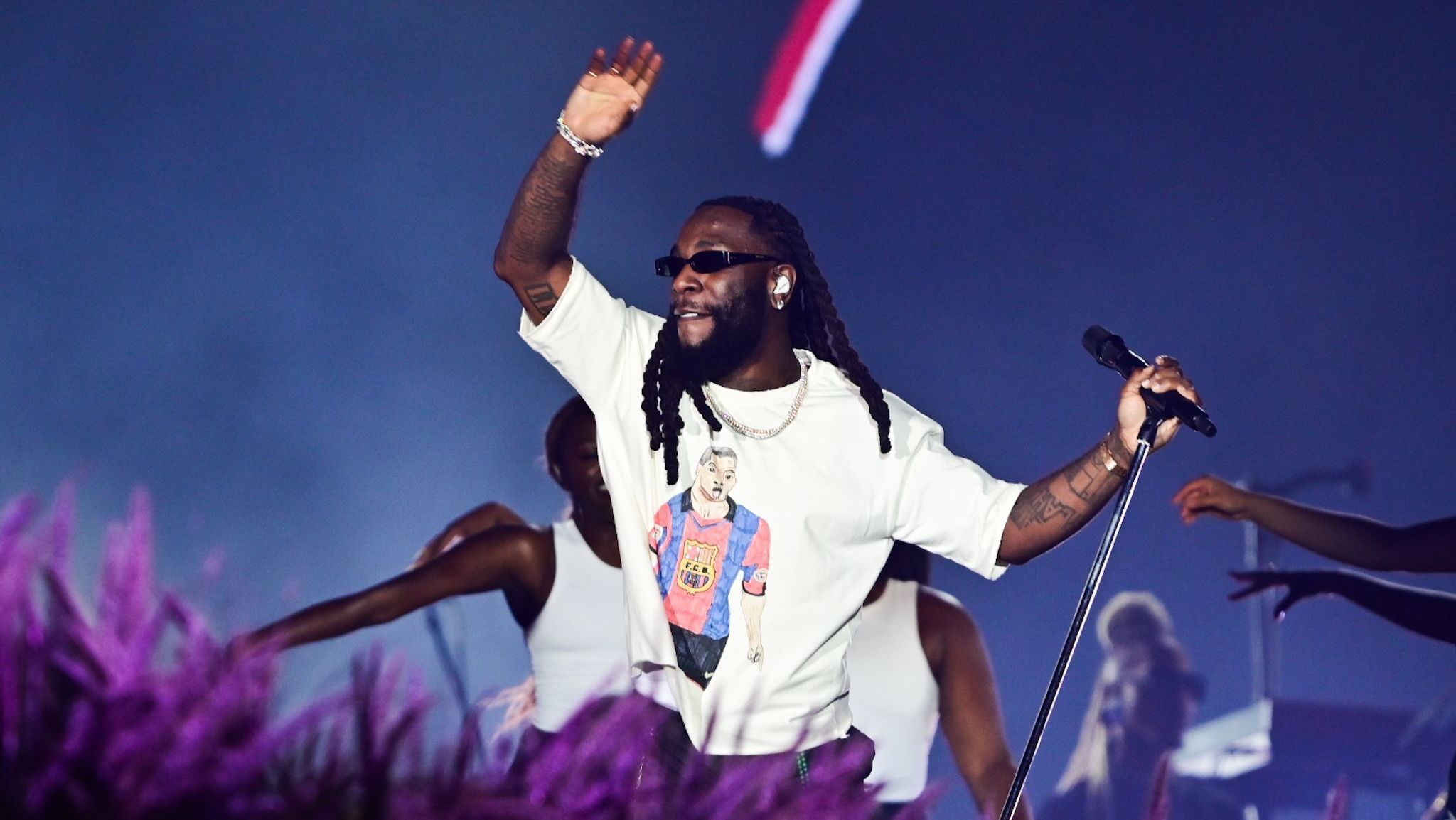Burna Boy se apresentou no 1º dia do festival The Town