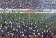 Torcida de Cabo Verde invade gramado após se aproximar de Copa inédita