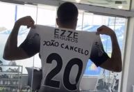 Titular da seleção portuguesa veste camisa do Corinthians e agita a torcida