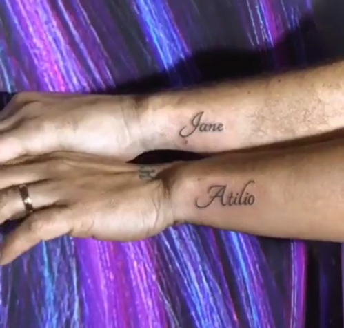 Tatuagem de casal feita por Atilio e Jane • Reprodução/Redes sociais