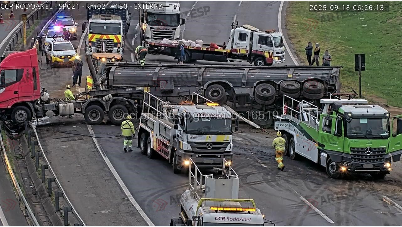 Acidente com carreta que carregava soja no Rodoanel Mario Covas • Reprodução/Artesp