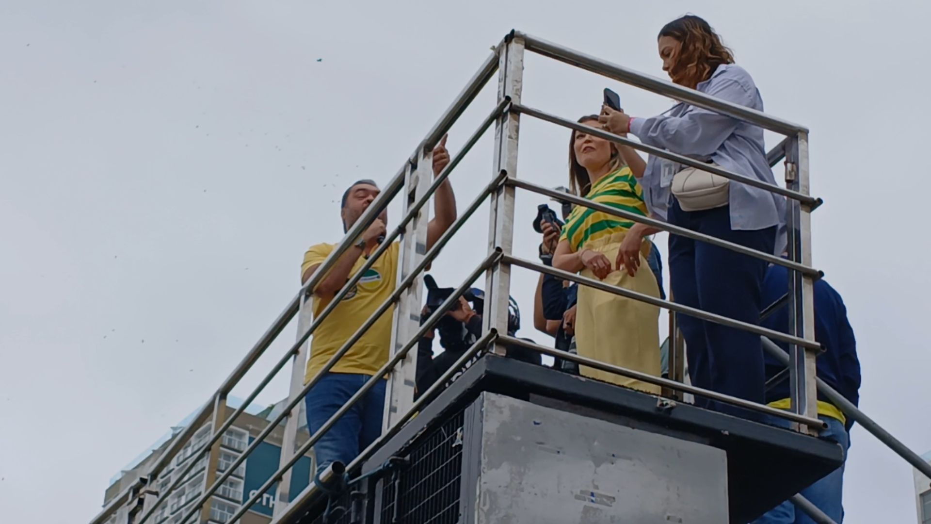 Castro diz que “eleição sem Bolsonaro não existe” em ato da direita no Rio