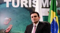 Sabino enfrenta caciques do União para permanecer no governo Lula