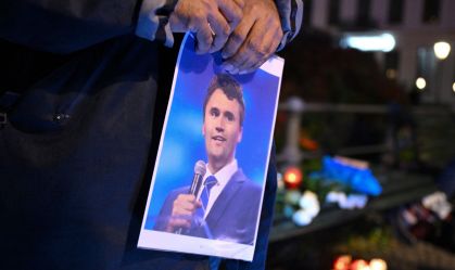 Charlie Kirk: EUA citam brasileiro ao revogar vistos de quem celebrou morte