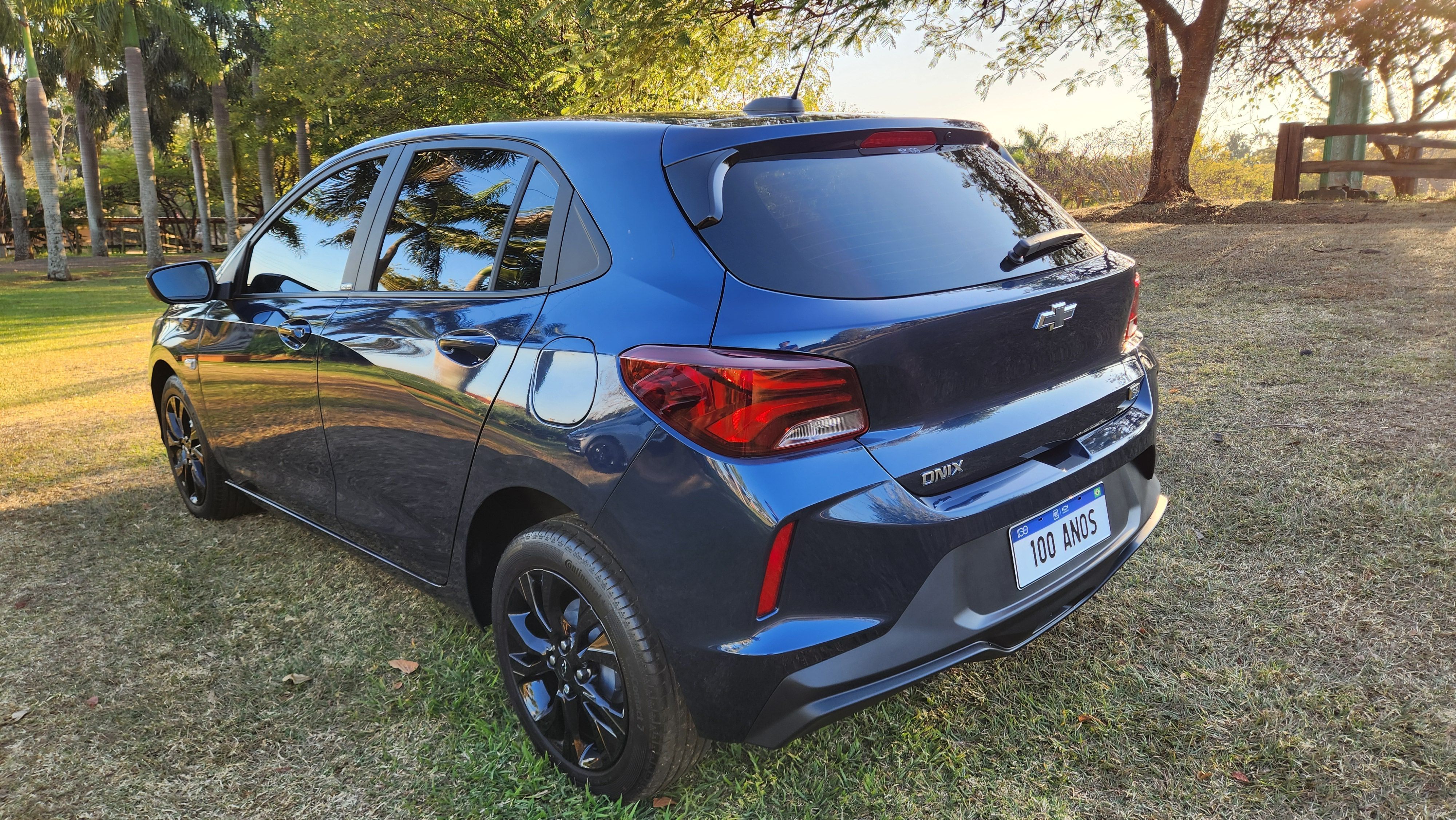 Chevrolet Onix 100 Anos: hatch celebra centenário da GM no Brasil • Thiago Ventura/CNN