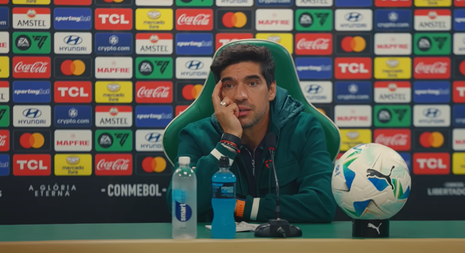 Abel Ferreira em coletiva do Palmeiras após jogo contra o River Plate • Foto: Reprodução/ TV Palmeiras