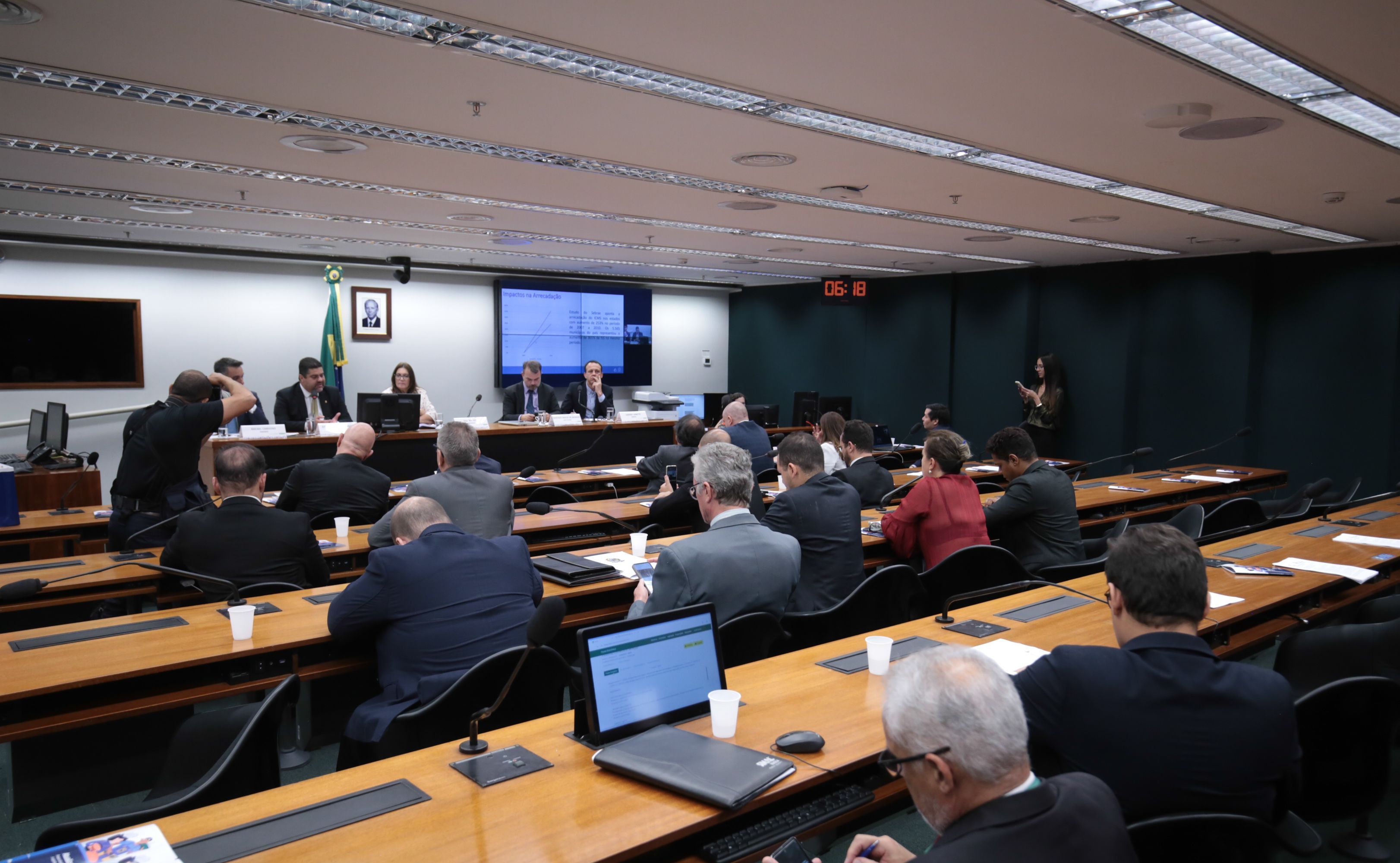 Comissão de Indústria, Comércio e Serviços