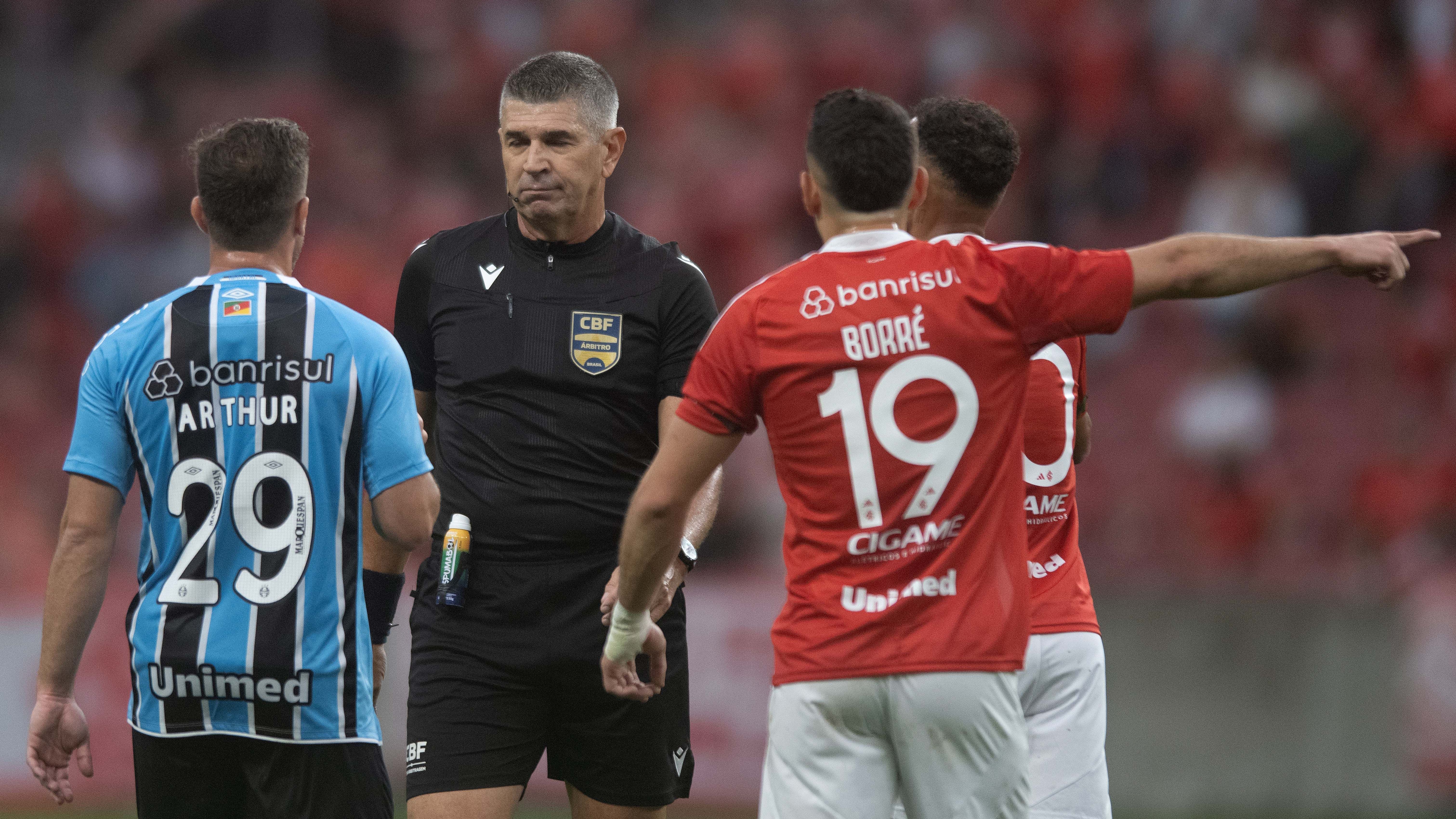 Marcelo de Lima Henrique durante o clássico entre Internacional e Grêmio