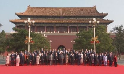 Líderes posam para foto de família em desfile militar na China