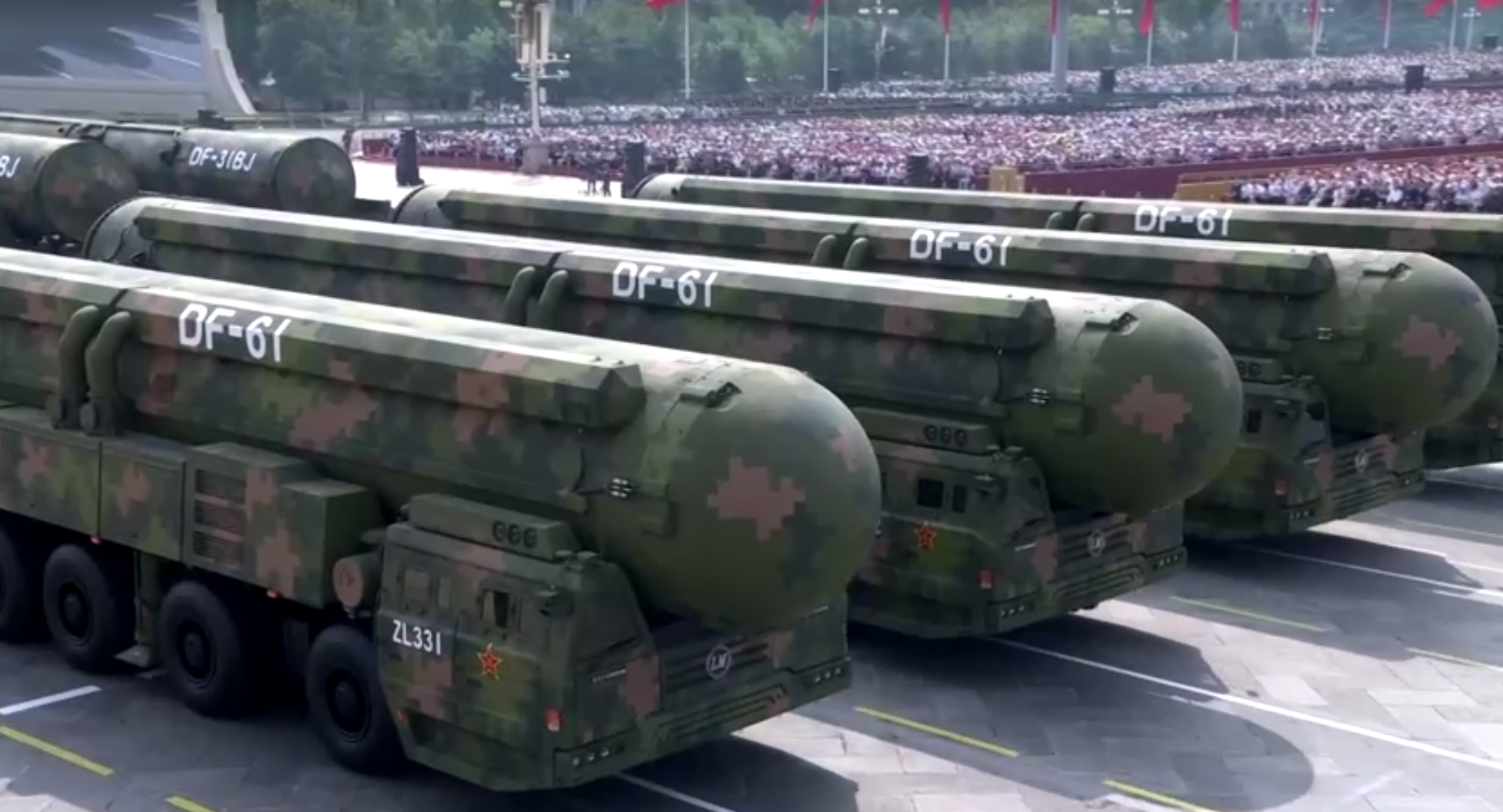 O míssil balístico intercontinental DF-61, durante o desfile militar em Pequim. • CCTV/Reuters