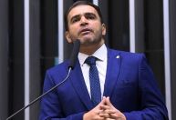 Deputado que apoiou Bolsonaro vai relatar processo contra Eduardo