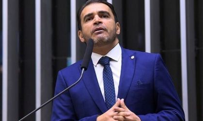 Deputado que apoiou Bolsonaro vai relatar processo contra Eduardo