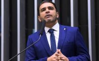 Deputado que apoiou Bolsonaro vai relatar processo contra Eduardo