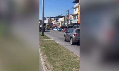 Mulher é encontrada morta em carro com granada após tiroteio no Rio