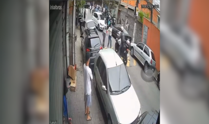 Vídeo: PM é agredido e atira contra moradores durante abordagem em SP