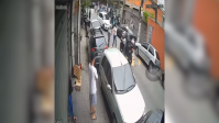 Vídeo: PM é agredido e atira contra moradores durante abordagem em SP