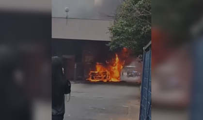 Vídeo: Ônibus pega fogo e forma nuvem de fumaça no Terminal Tatuapé (SP)