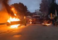 Criminosos colocam fogo em barricadas durante operação da PM no Rio