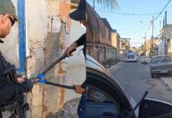 Polícia prende cinco em operação contra desmanche e tráfico no RJ