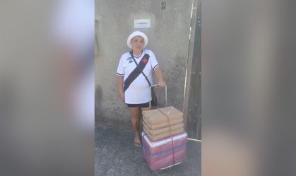 Com camisa do Vasco, vendedora é agredida por torcedores do Flamengo no Rio