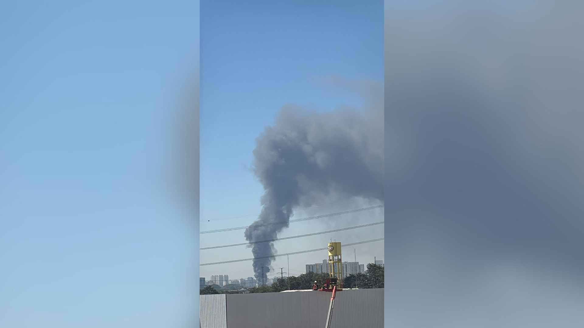 Imagem de destaque do post: Vídeo: Incêndio atinge galpão e forma coluna de fumaça na Zona Oeste de SP