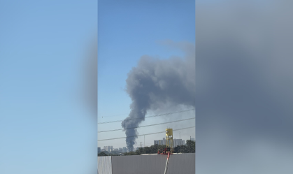Vídeo: Incêndio atinge galpão e forma coluna de fumaça na Zona Oeste de SP