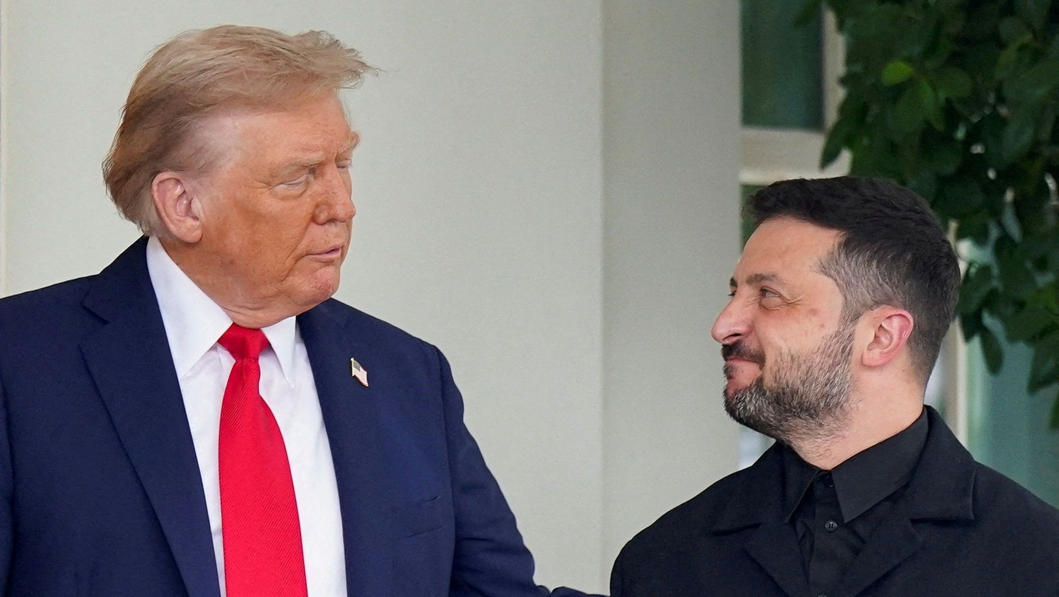 Donald Trump e Volodymyr Zelensky em Washington