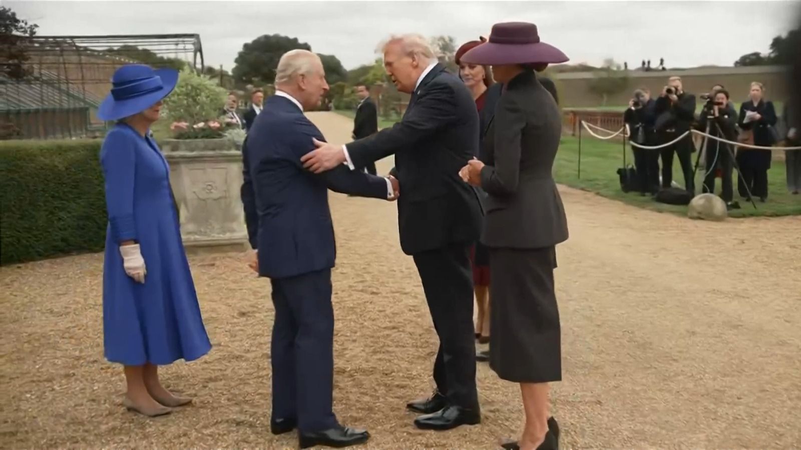 Trump e Melania chegam ao Castelo de Windsor em visita ao Reino Unido