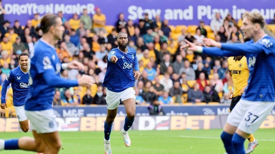 Everton enfrenta o Liverpool neste sábado (20)