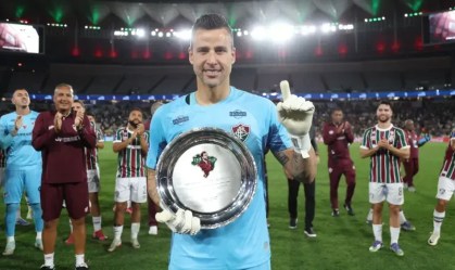 Fábio completa 45 anos: goleiro detém recorde de jogos na história