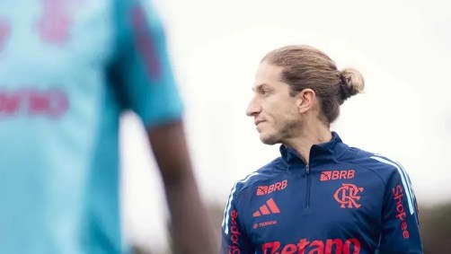 Filipe Luís em atividade do Flamengo no Ninho do Urubu